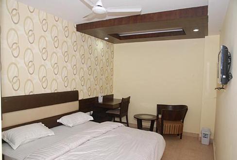 Crown Royale Hotel Dehradun Room photo