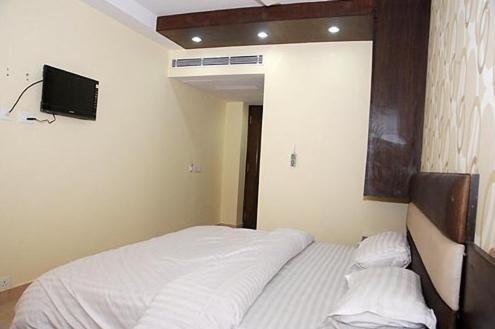 Crown Royale Hotel Dehradun Room photo