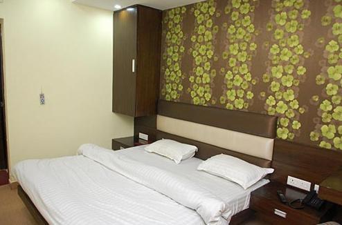 Crown Royale Hotel Dehradun Room photo