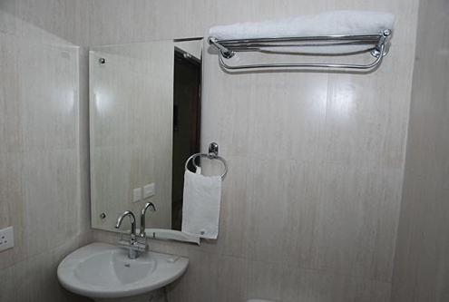 Crown Royale Hotel Dehradun Room photo
