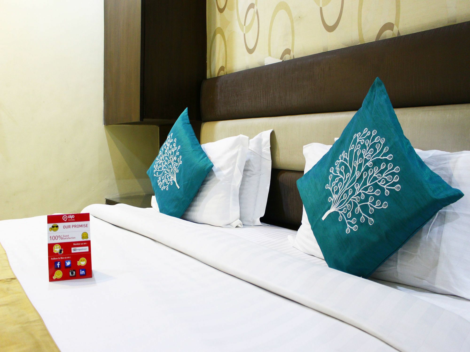 Crown Royale Hotel Dehradun Exterior photo