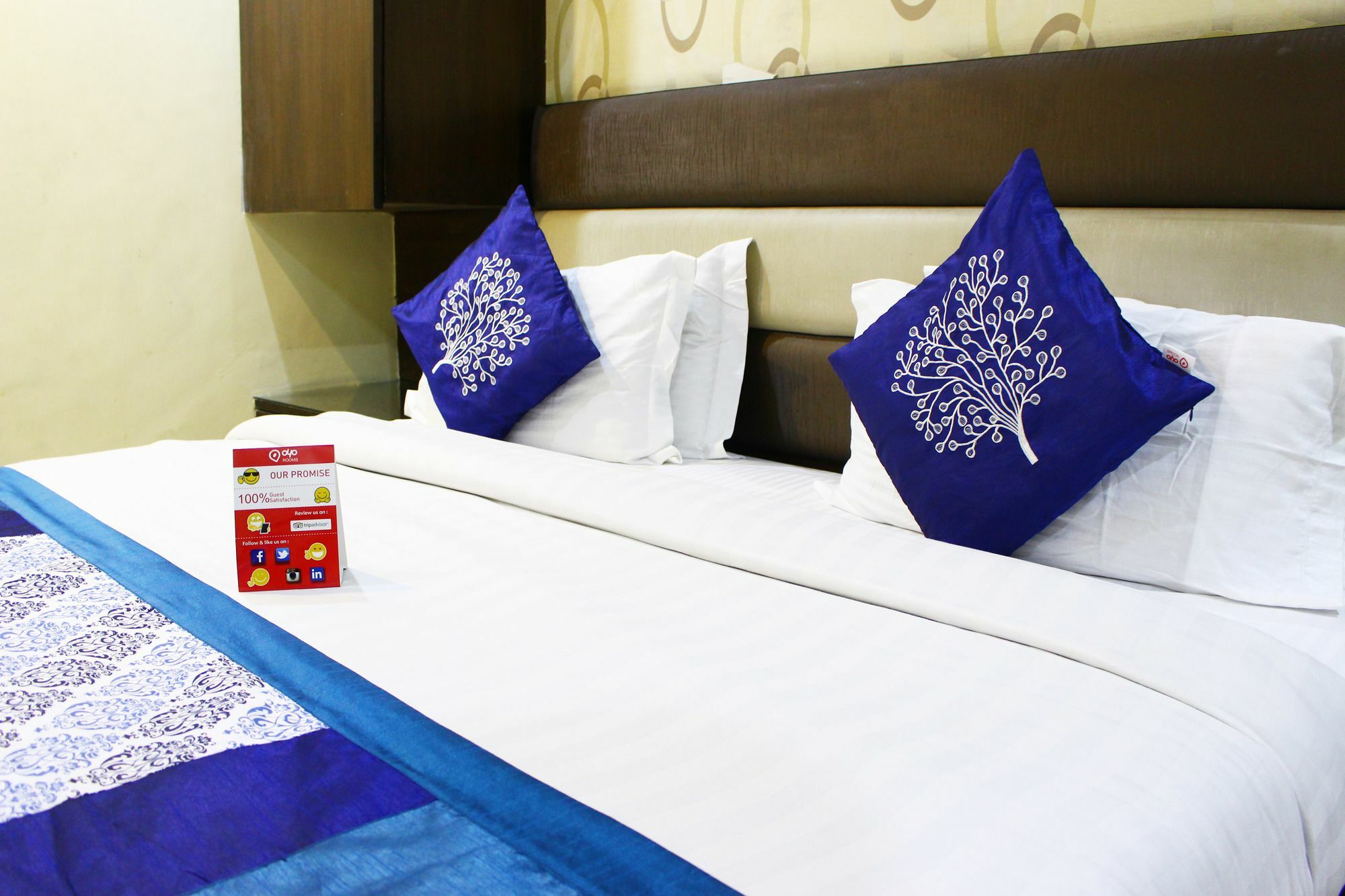 Crown Royale Hotel Dehradun Exterior photo